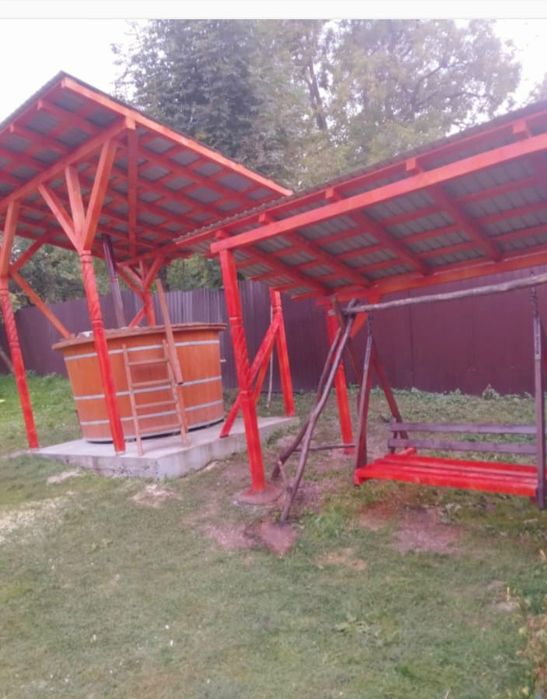 Cabana cu ciubar și piscina