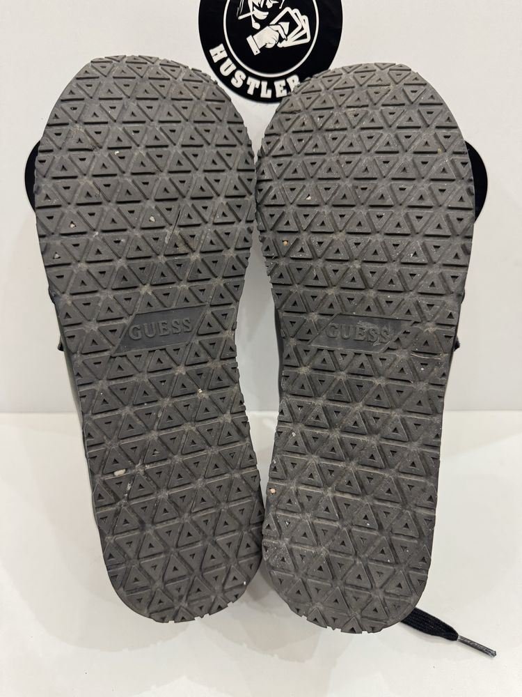Сникърси GUESS .Номер 42