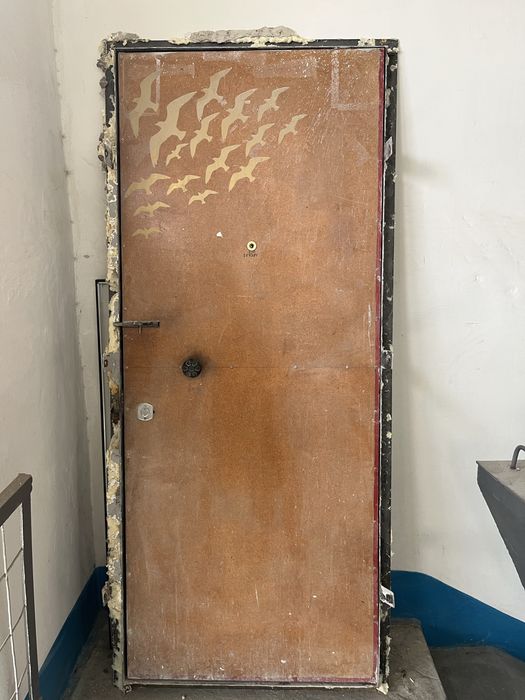 Железная дверь ровный