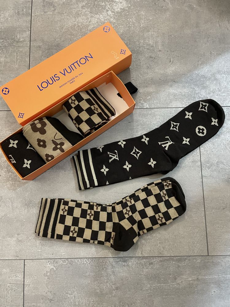 Чисто нови чорапи Louis Vuitton