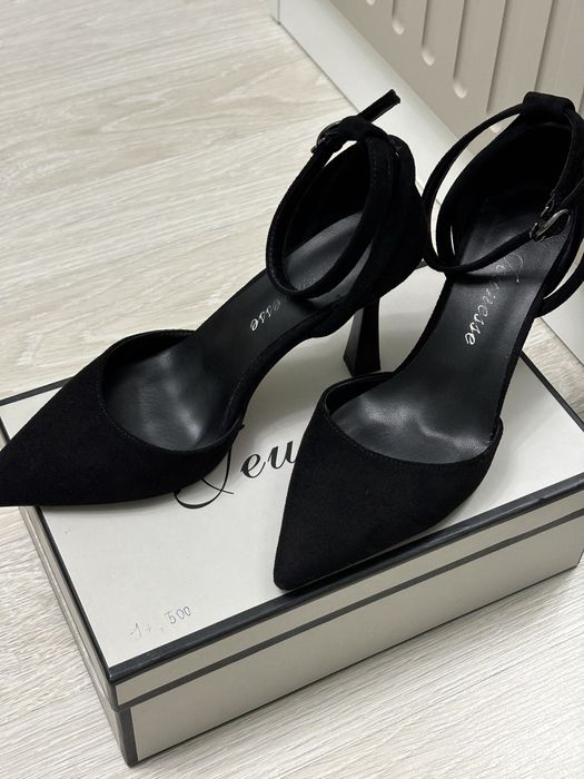 Классическиеы черные туфли — Jeunesse