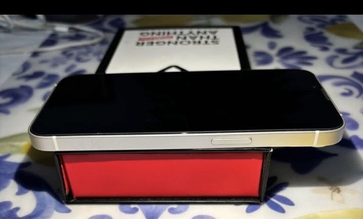 iphone 14 de culoare albă 128gb 84 %.