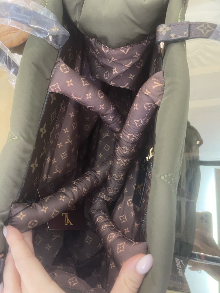Чисто нова чанта LV