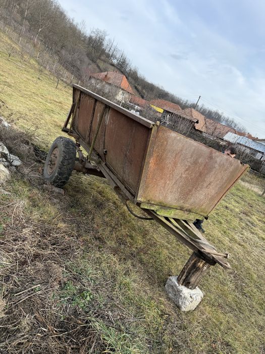 Vand remorca  basculabila