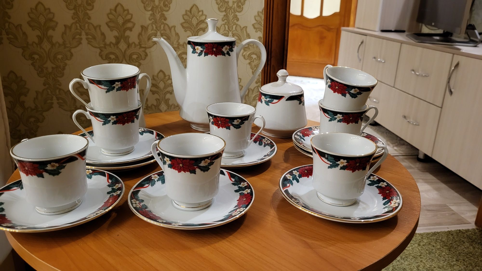 Столовый сервиз на 8 персон