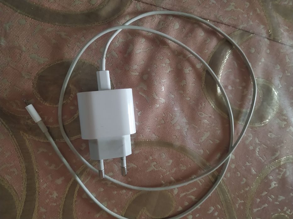 Iphone orginal zaryadchik 1 oy ishlagan