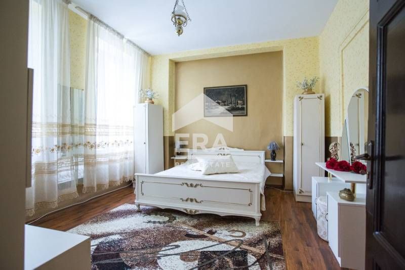 Дава се под наем Многостаен апартамент в Варна, Операта - 190 кв.м за 1000 € - Снимка #3