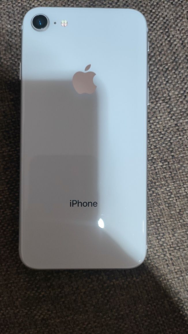 Iphone 8 Oq rangli 64gb sotuvda