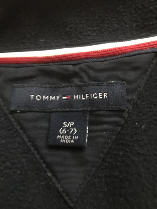 Tommy hilfiger легкая курточка на 6-7 лет