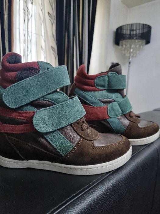 Ghete platforma ascunsa 36