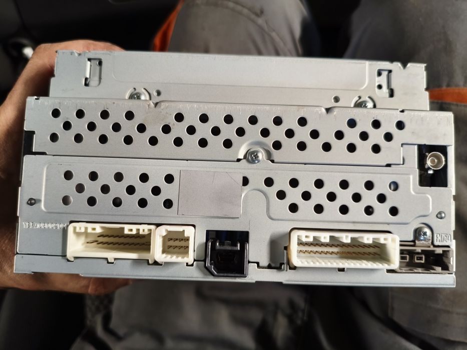 Оригинална медия за Нисан с цветен дисплей