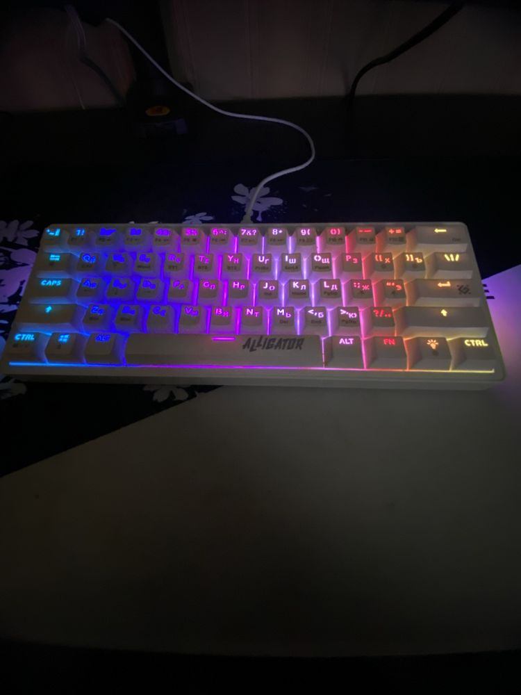 продам игровую беспроводную клавиатуру от defender