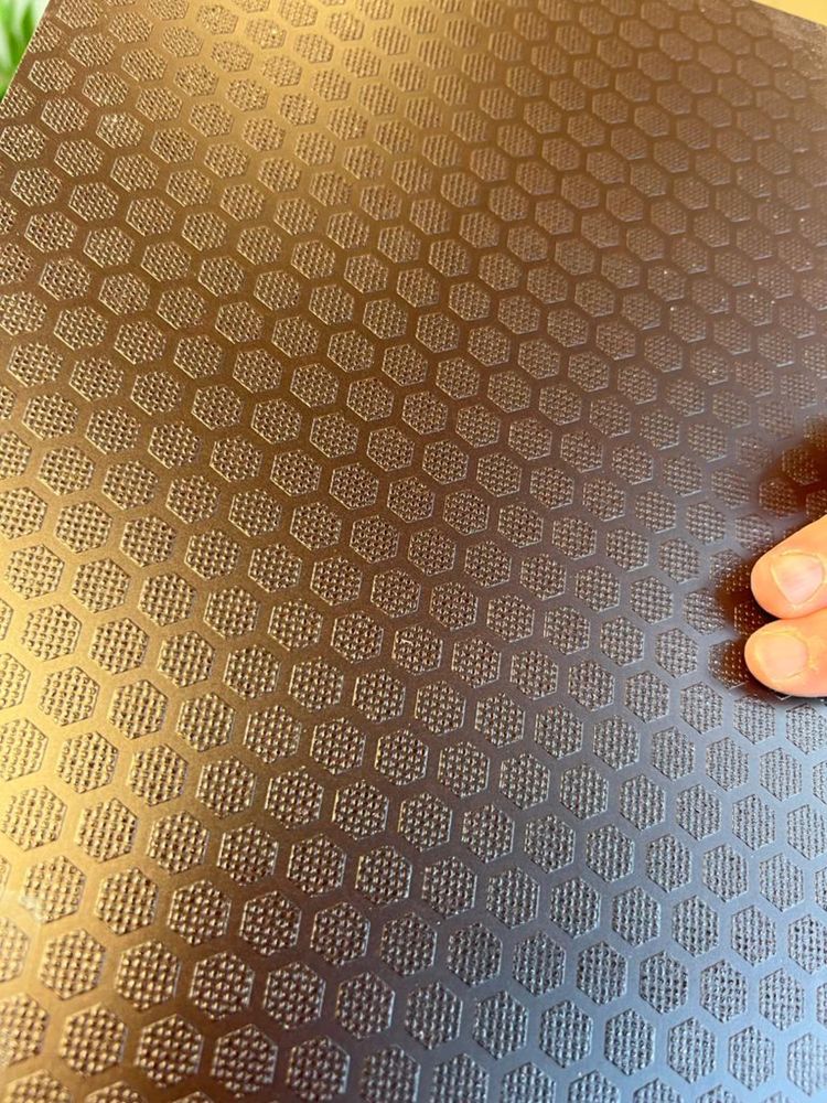 Tego antiderapant hexagonal mesteacan cu plop 18mm(1250x2500)
