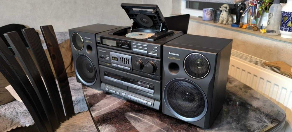 Голям касетофон Panasonic,много тежък,много добро състояние!