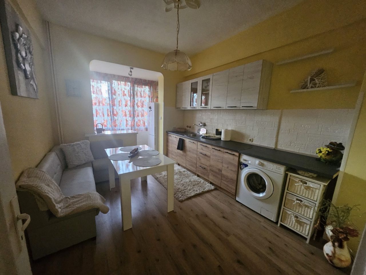 Дава се под наем Тристаен апартамент в София, Хиподрума - 72 кв.м за 663 € - Снимка #1