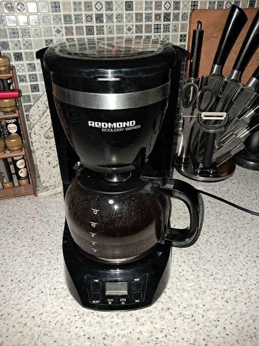 Продам кофеварку.