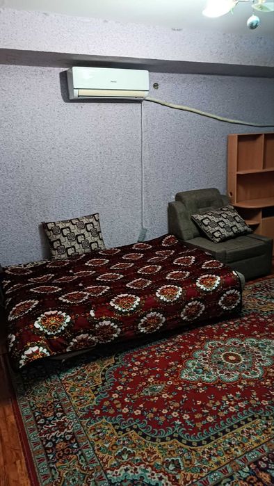Сдам в Центре 2-комн. Цум (метро Космонавтов)