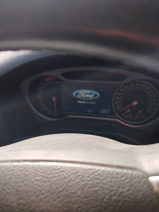 Vând Ford Mondeo