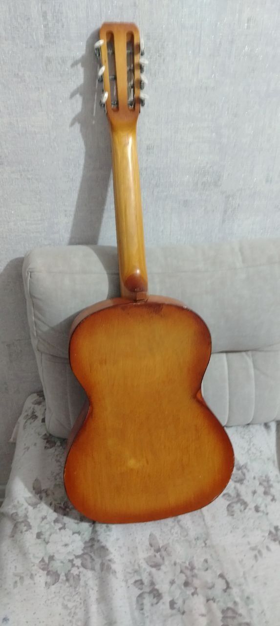 Gitara sotiladi sovetskiy