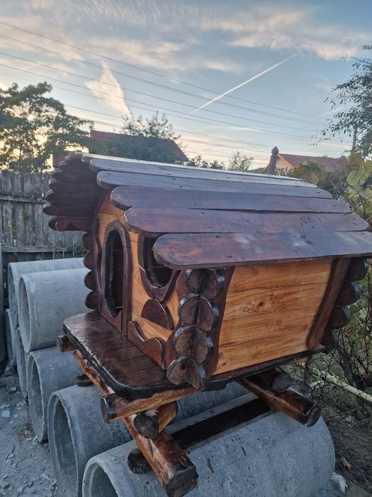 Coteț de câine rustic