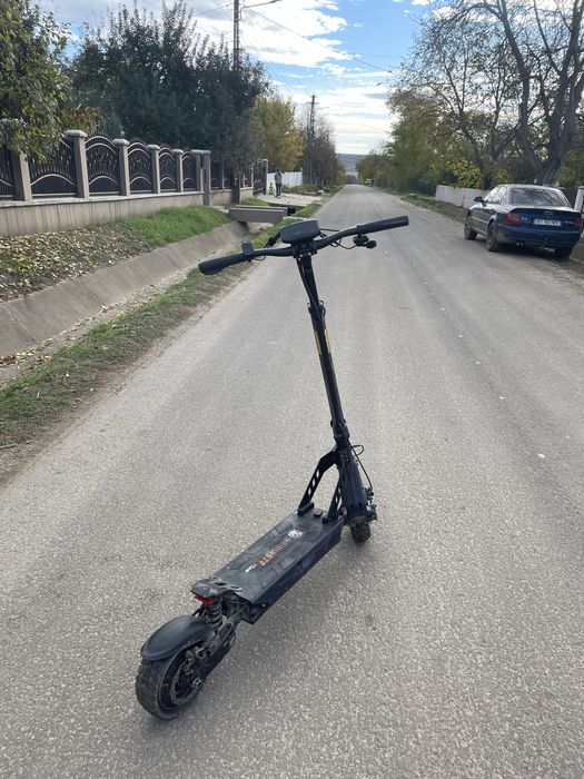Vând trotinetă electrică
