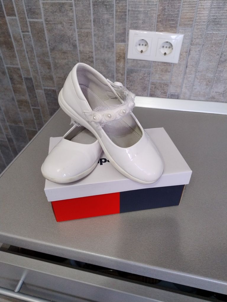 Pantofi de lac fetita