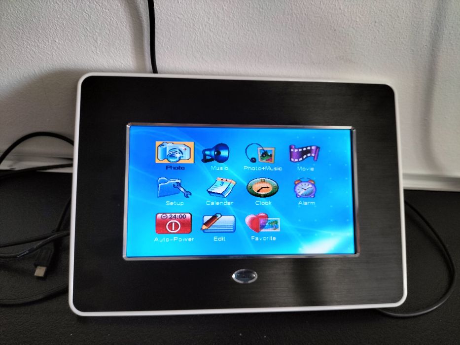 Ramă foto digitală nouă