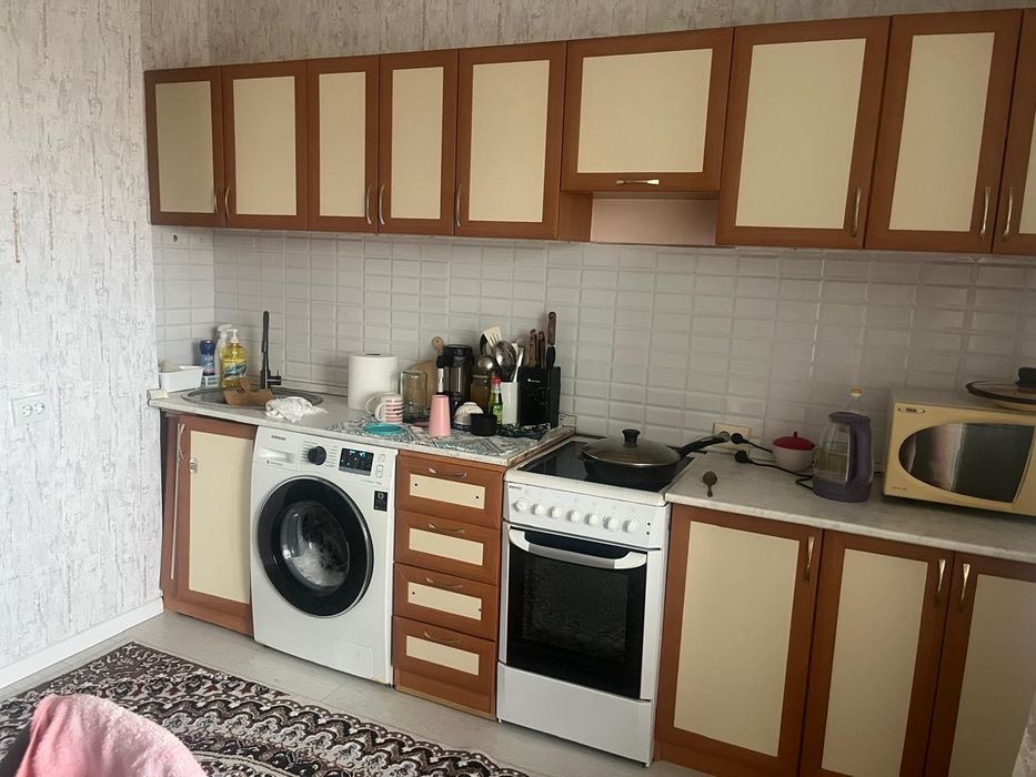 Продам диван и кухонную гарнитуру