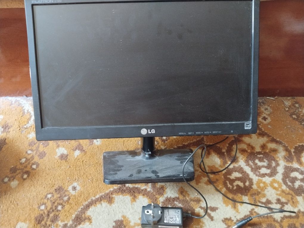Продам монитор Lg 19