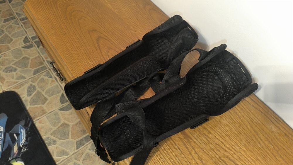 Protectii tibiere genunchiere