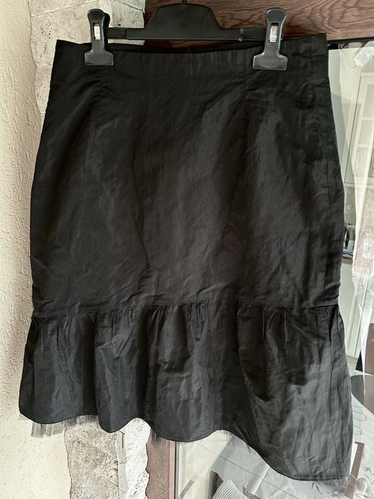 Fustă neagră elegantă/ ocazie Guara mărimea 40 cu volan asimetric
