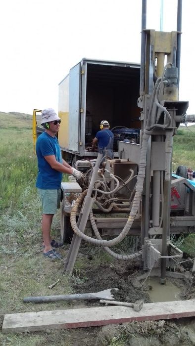 Бурение скважин вода на участке скважина.