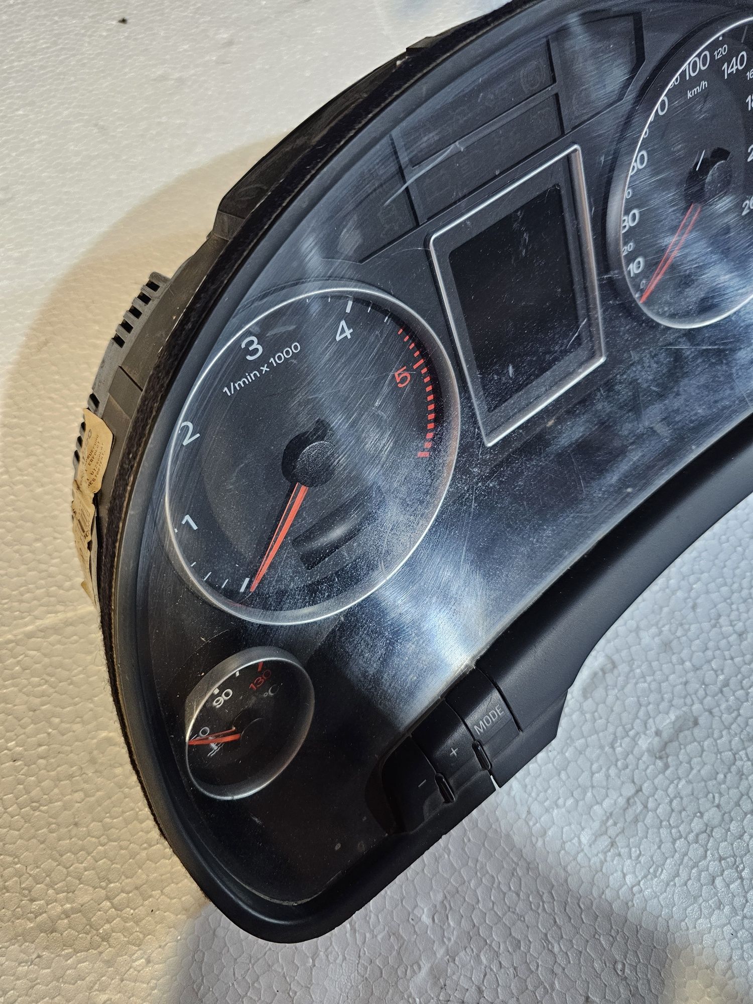 Ceasuri de bord originale Audi A4 B7 diesel 2004 - 2008

Nu le cunosc