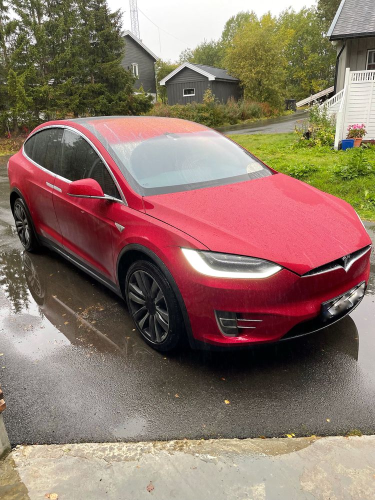 Предлагам Tesla model X под наем за вашето събитие- бал, сватба и тн.