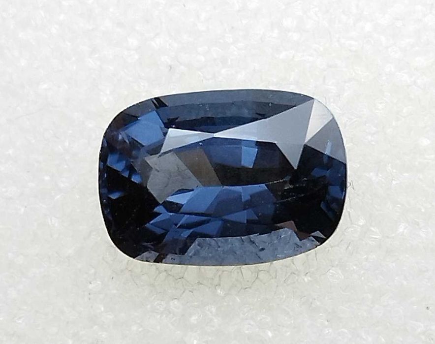 Рядък цвят шпинел 2.20кт! GIA сертификат! НОВ!