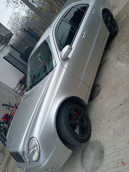 Vand sau schimb mercedes w211