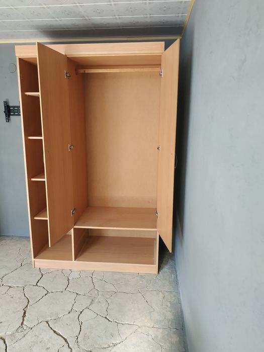 Шкаф полкали италянский