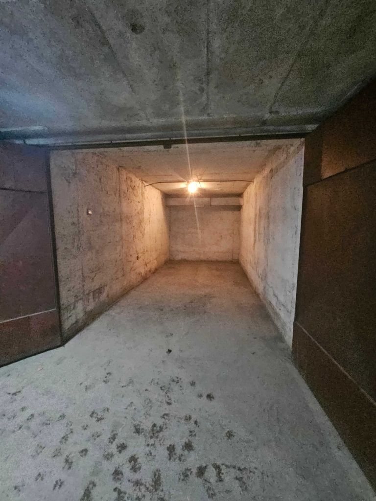 Дава се под наем Гараж / Паркомясто в София, Лозенец - 20 кв.м за 153 € - Снимка #1