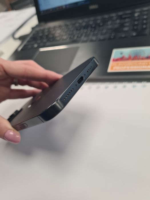 Vând iPhone 16 Pro Max – 256GB, Black Titanium