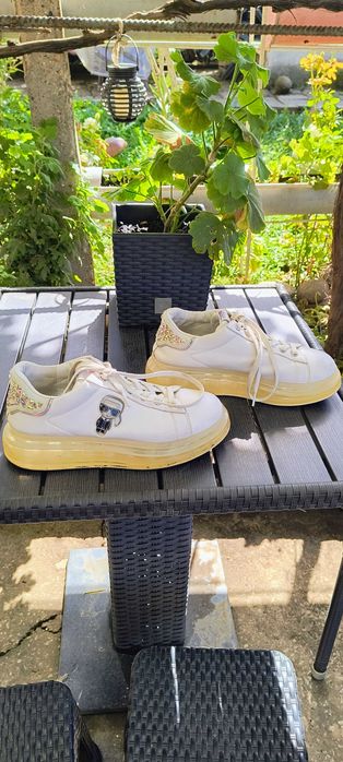 Обувки втора употреба Карл Лагерфелд