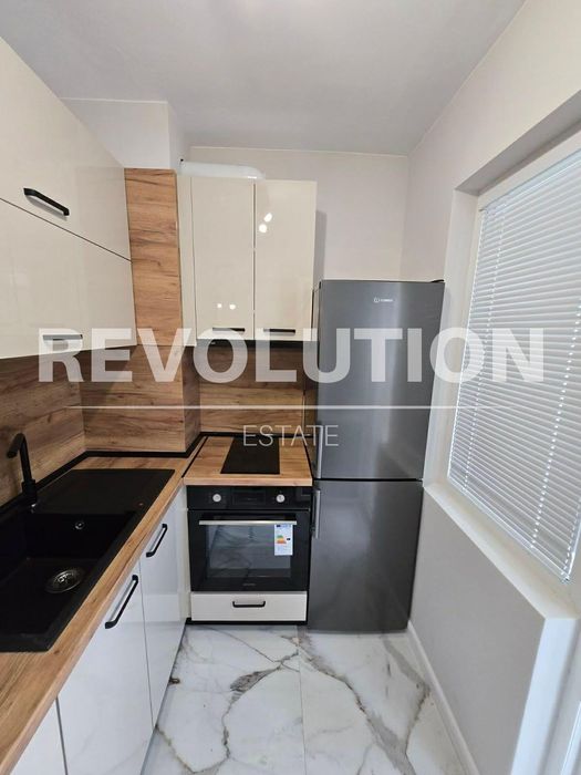 Тристаен апартамент в района на Цветен квартал!