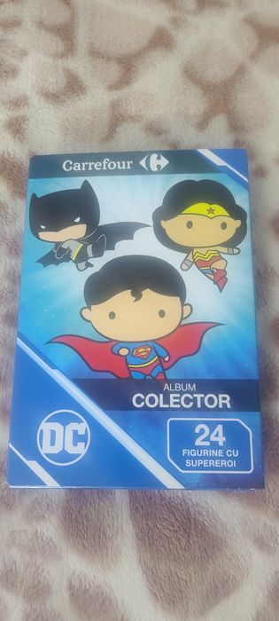 Vand 2 colectii complete super eroi Carrefour