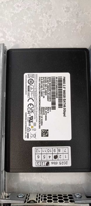 Vand 2 X SSD SAMSUNG PM893 960 GB noi - pret 500 lei pe bucata