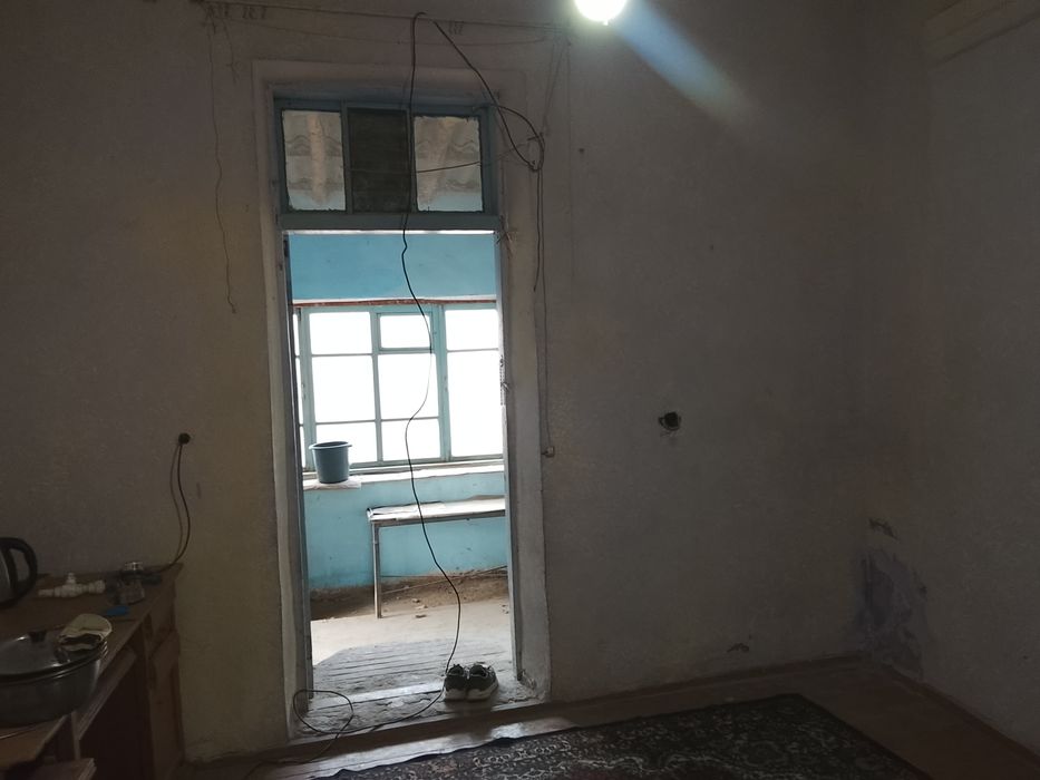 3 xonali 1 qavat uy sotiladi 240 mln kami bor