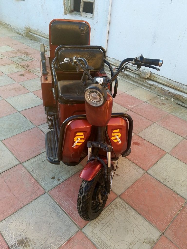 Mototsikl sotiladi
