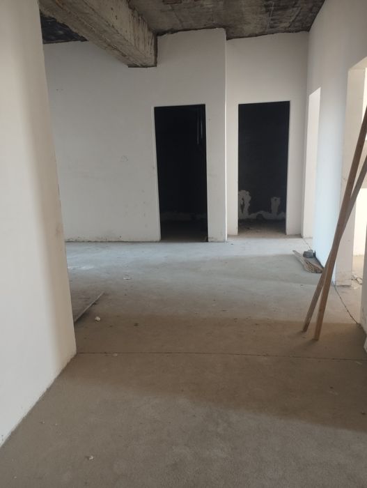 Квартира, евротамир хоналар булинган топлий пол утказилган