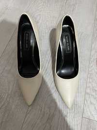 Vand pantofi marimea 37 river island noi