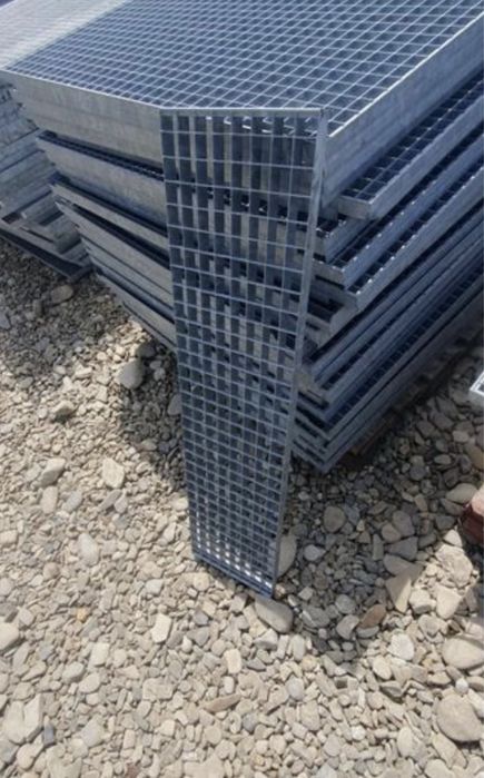 Trepte  zincate galvanizate