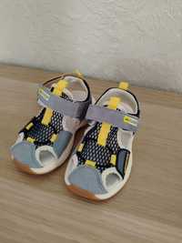 Новые детские сандалии на 1 годик