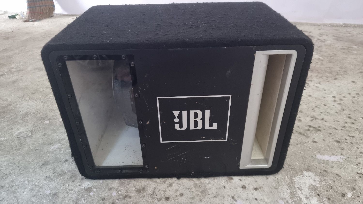 Бас  JBL Колона.